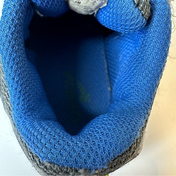 Oshkosh B’gosh toddler sneakers size 6M - Picture 8 of 8